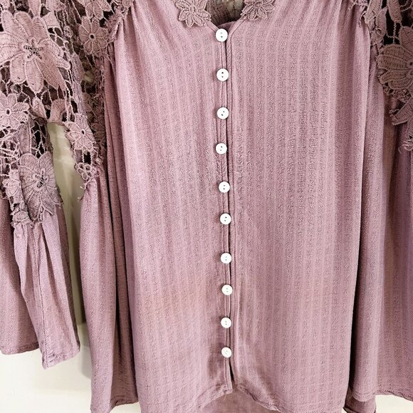Floral Embroidered Crochet Lace Button‎ Down top - Picture 4 of 8